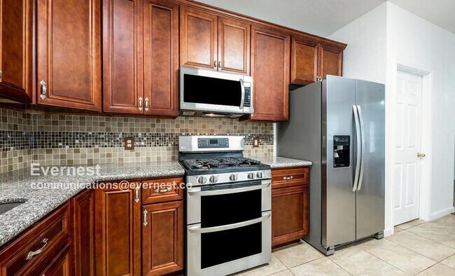 Building Photo - 902 Mammoth Ct
