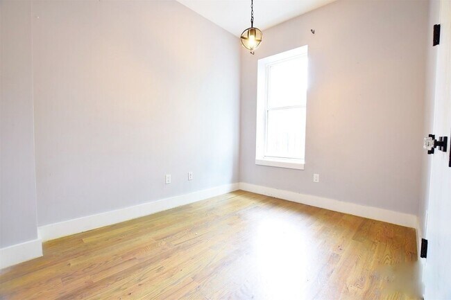 Building Photo - 92 Decatur St