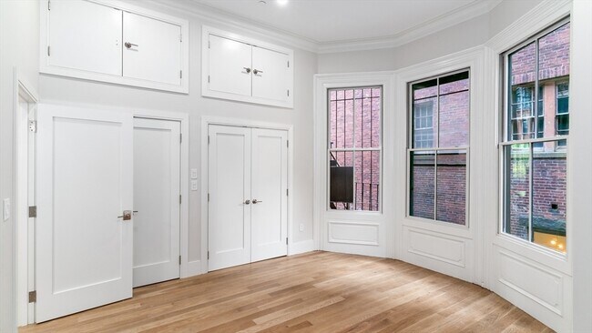 Building Photo - 232 Clarendon St