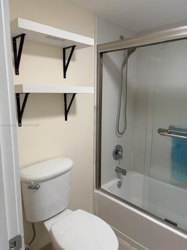 Building Photo - 3520 Oaks Way