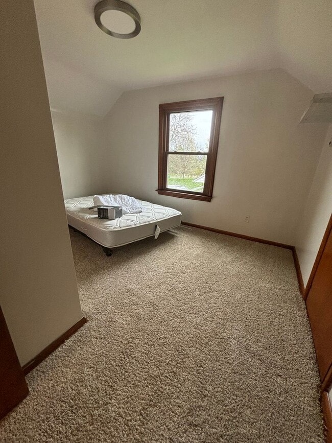 Building Photo - Spacious Home with Large Lot