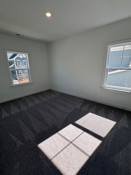 Building Photo - 913 Crossbill Dr