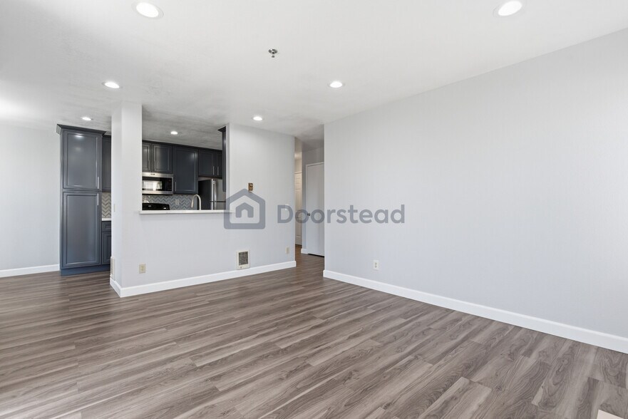 Building Photo - 675 Newbury Ln