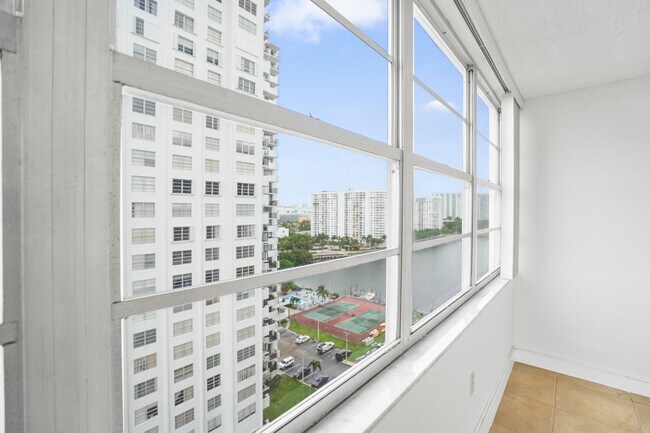 Building Photo - 18051 Biscayne Blvd