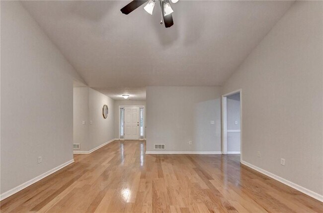 Building Photo - 310 Andrew Ridge Dr