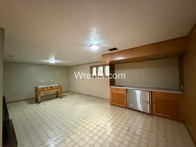 Building Photo - Stunning South Hill Home