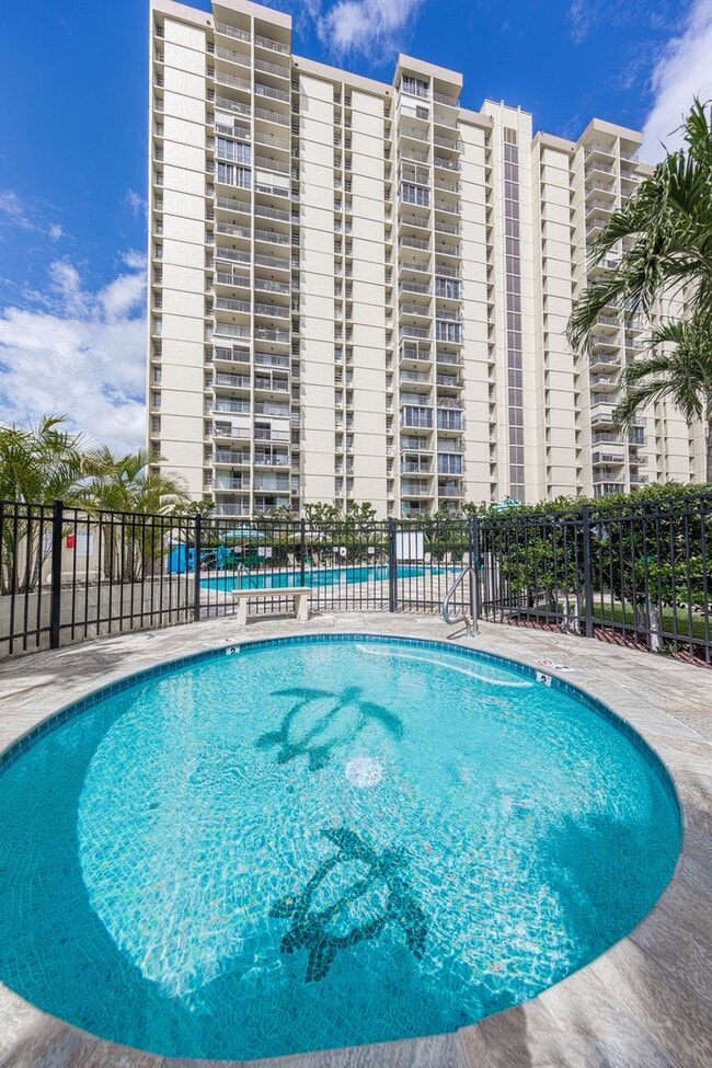 Building Photo - 2/2 Condo with 1 parking in Pool Community