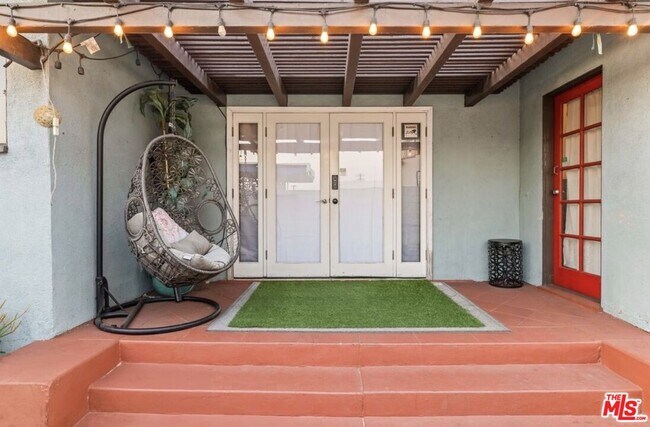 Building Photo - 736 Redondo Ave