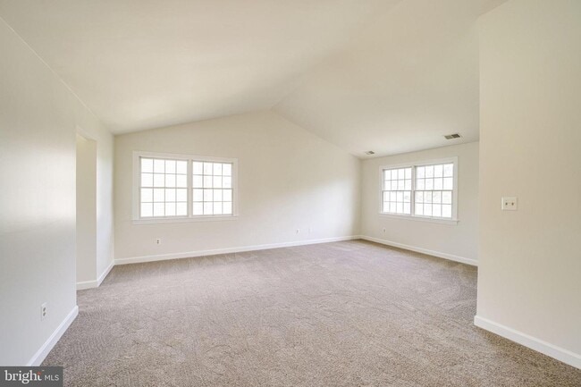 Building Photo - 6207 Woodland Lake Dr