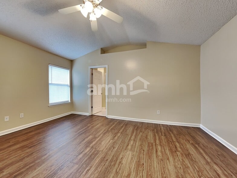 Building Photo - 2562 Glenfield Dr