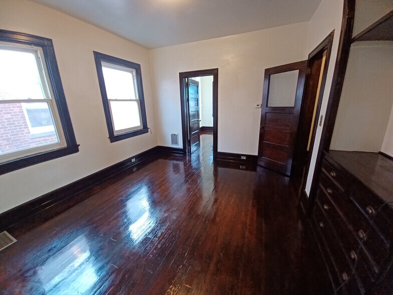 Building Photo - 268 Bond St