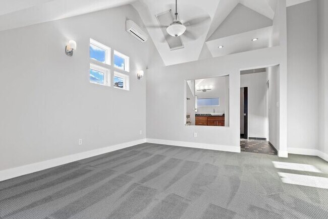 Building Photo - Luxurious Air-Conditioned Leschi View Townhome