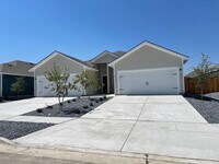Building Photo - TOWNHOME FOR RENT