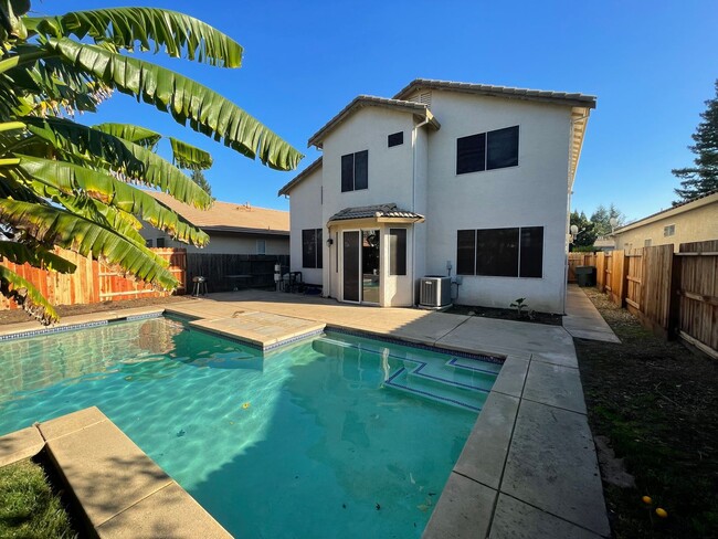 Building Photo - Stunning 3-Bedroom Home with Pool in Prime...