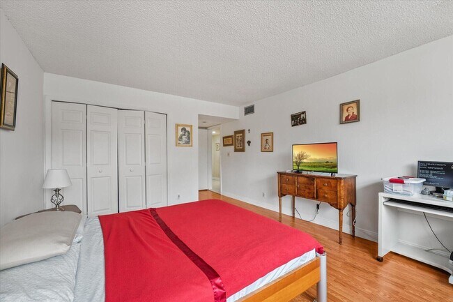 Building Photo - 16251 Golf Club Rd