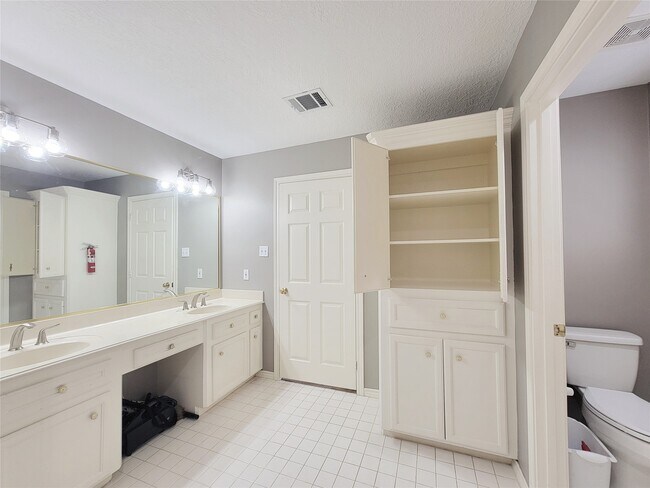 Building Photo - 309 Rolling Hills Dr W