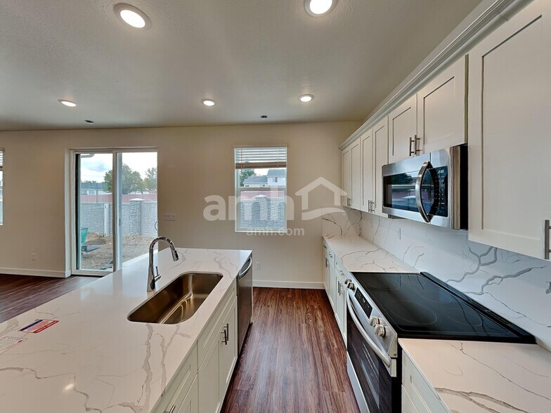 Building Photo - 8973 S John Annie Ln