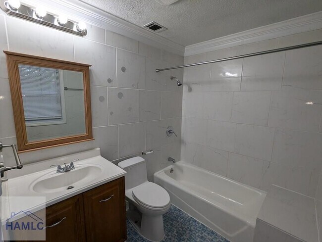 Building Photo - 599 Olive St