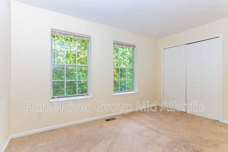 Building Photo - 475 Crisfield Dr
