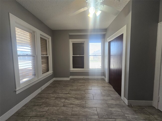 Building Photo - 3828 Ave S