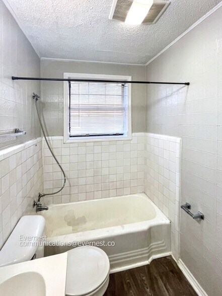 Building Photo - 835 Clark St