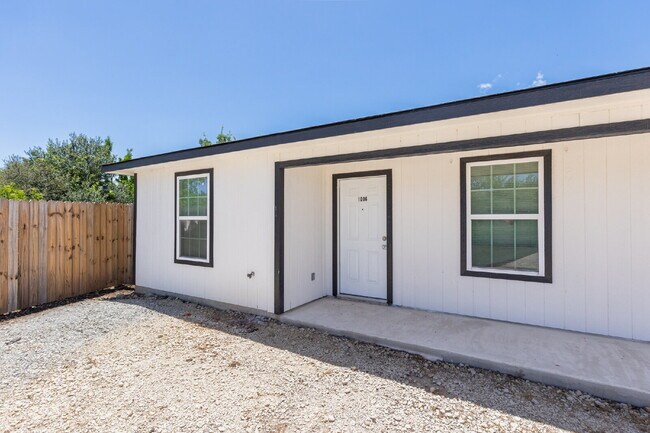 Building Photo - 1006 Co Rd 4516