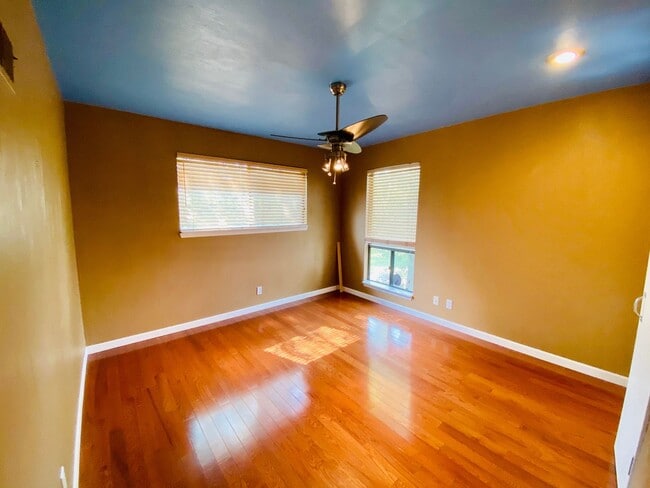 Building Photo - {13042} Contemporary in Lenexa + Fenced Ya...