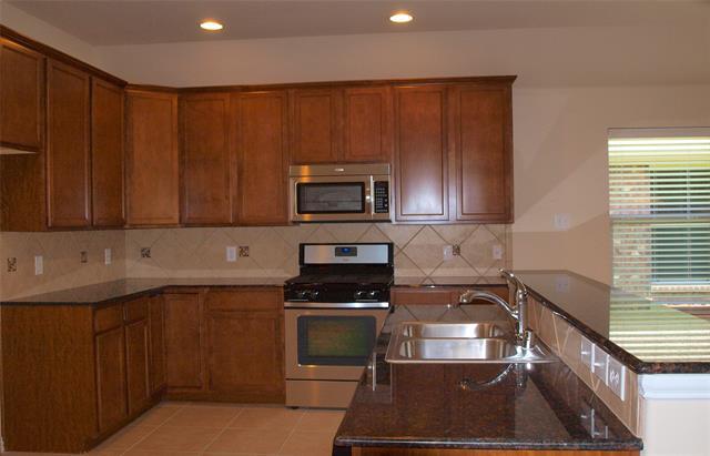 Building Photo - 2209 Sun Creek Dr