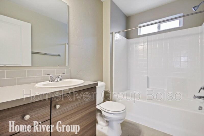 Building Photo - 1340 S Edgewater Cir