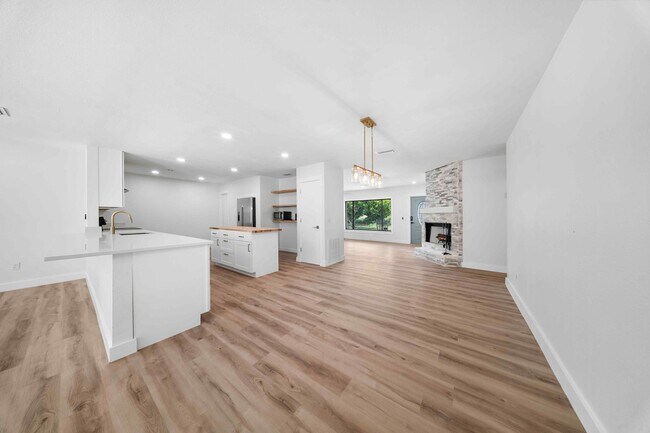 Building Photo - 948 Canal Cir