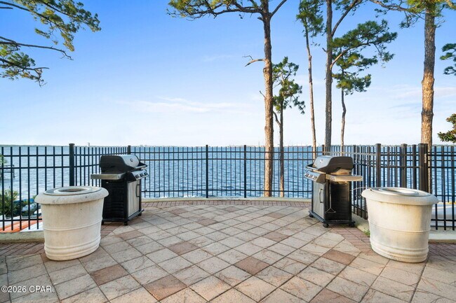 Building Photo - 2400 Grandiflora Blvd