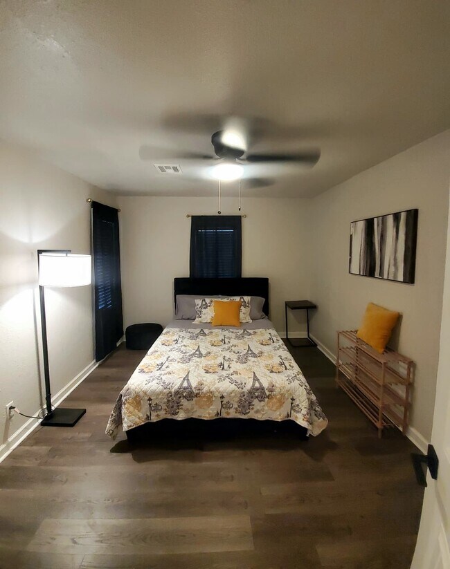 Building Photo - 1538 NE 42nd St