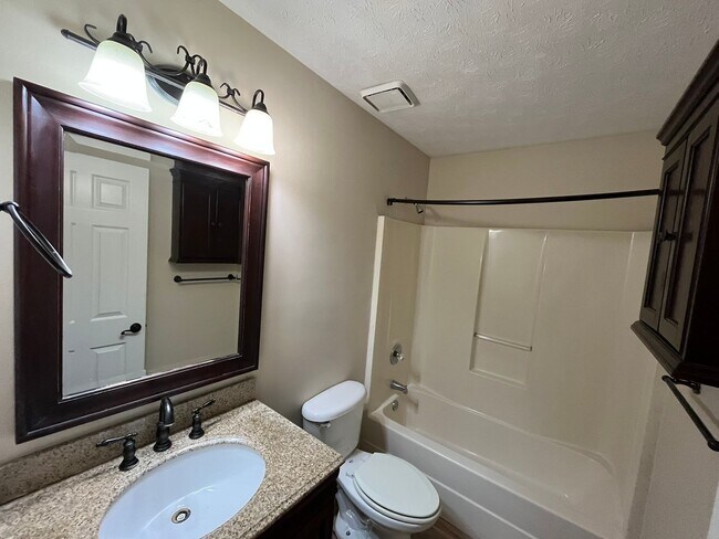 Building Photo - Hidden Gem in Holiday Park Subdivision!
