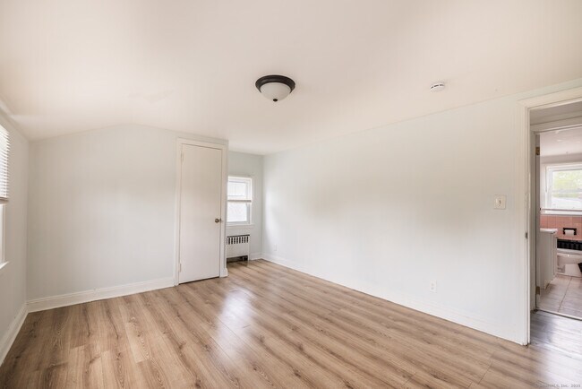 Building Photo - 436 Sedgewick Ave