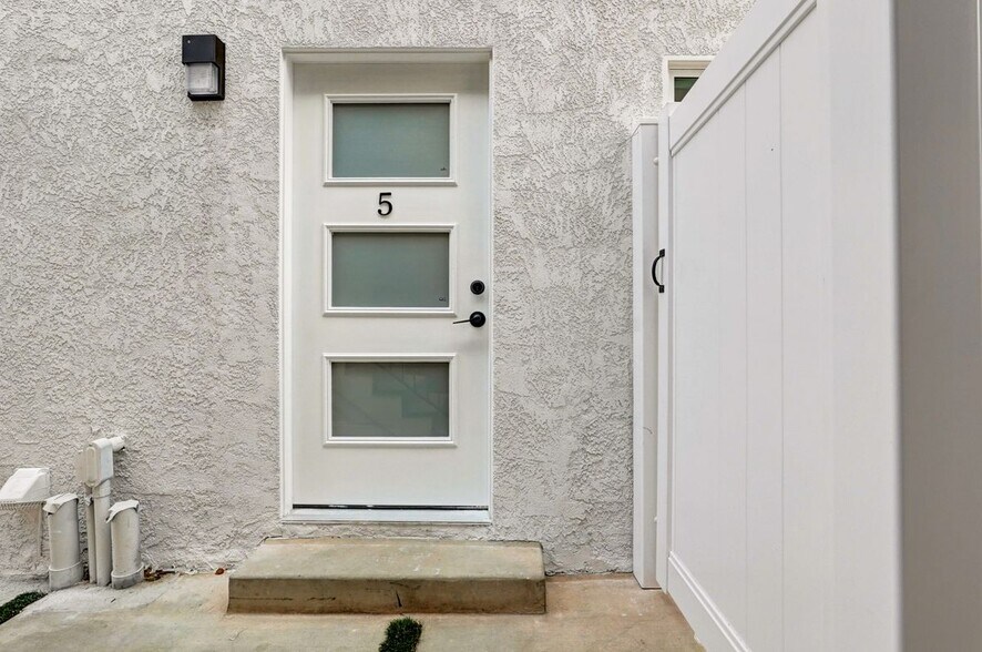 Building Photo - 644 Pier Ave