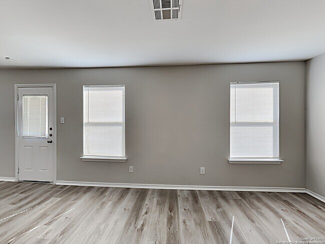 Building Photo - 2910 Candleside Dr