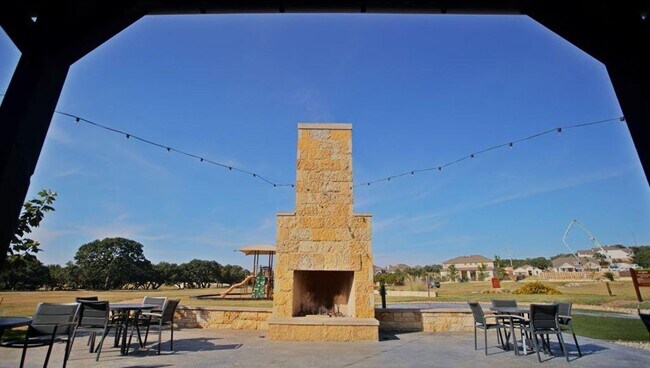 Building Photo - 513 Barnhill Lp