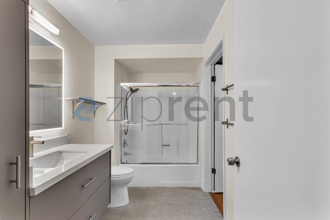 Building Photo - Unit 121