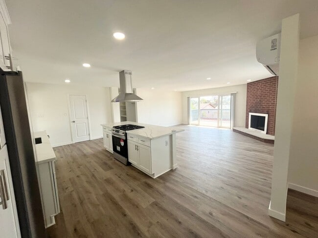 Building Photo - Modern 3-Bedroom Townhome in Chula Vista –...