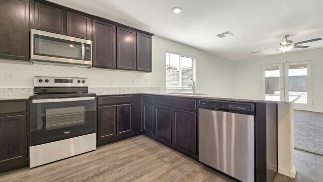 Building Photo - Gorgeous 4 year old home!