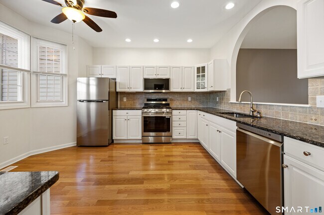Building Photo - 6 Cypress Ln