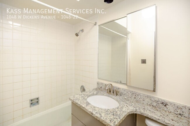 Building Photo - 1048 W Dickens Ave