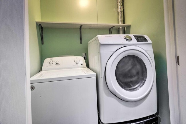 Building Photo - 3 Joyceton Terrace