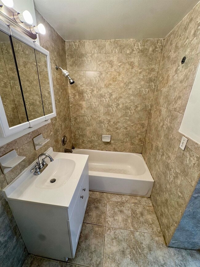 Building Photo - 43 Van Wagenen Ave