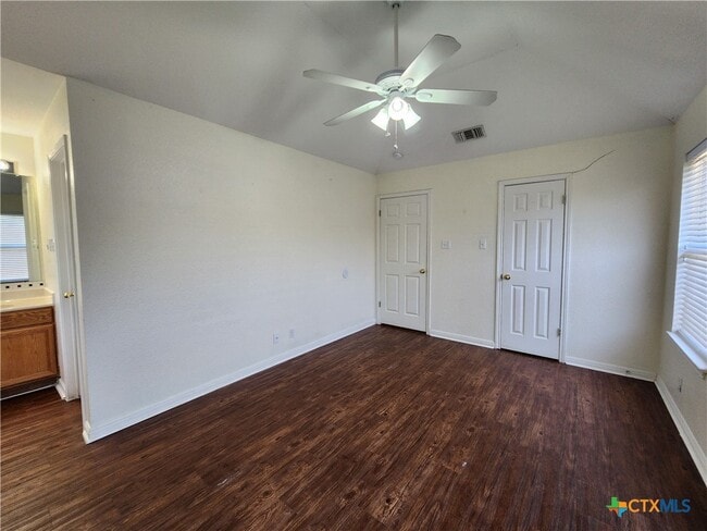 Building Photo - 249 Glenbrook Dr