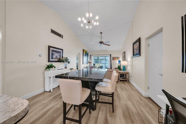 Building Photo - 4613 SE 5th Ave