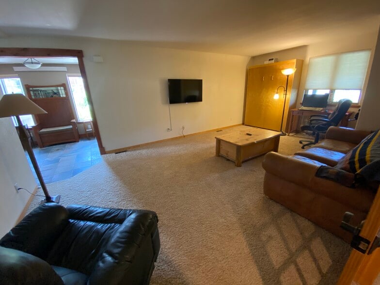 Downstairs LivingRoom - 588 Lake View Cir W