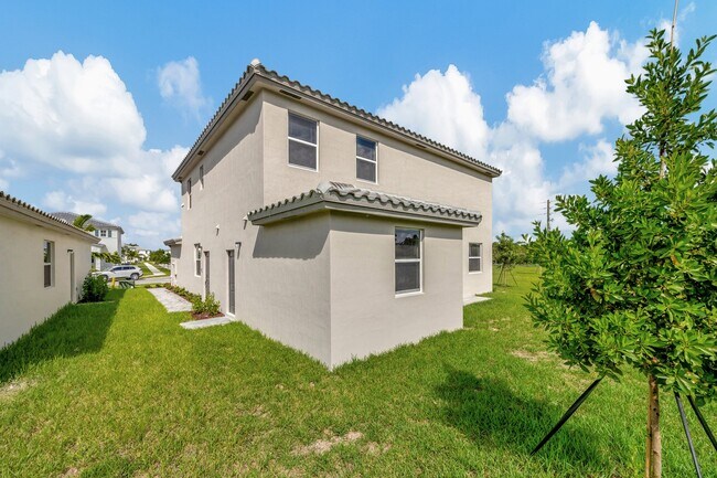 Building Photo - 817 SE 26th Rd