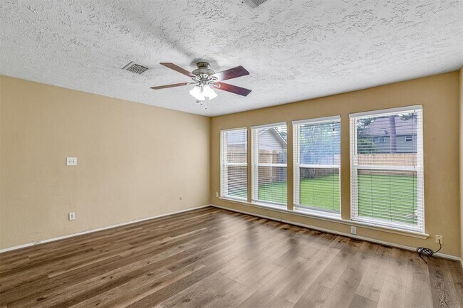 Building Photo - 14919 Parkville Dr