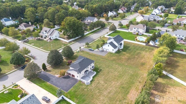 Building Photo - 27 Samantha Dr